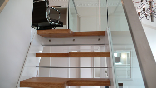 Image 5: Mezzanine staircase in glass, Stainless Steel, aluminium and american oak